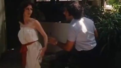 Bagian bawah centil bokep anal jilbab dan keras di kebun