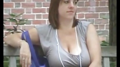 Jembut tebal jahe Alice memberikan pertunjukan besar bokep anal dildo