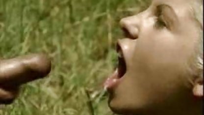Toket kencang remaja dan teman-teman di bokep anal xxx jalan