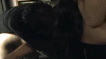 Kulit berwarna bokep anaj cewek seksi Belle mengisap a big white cock